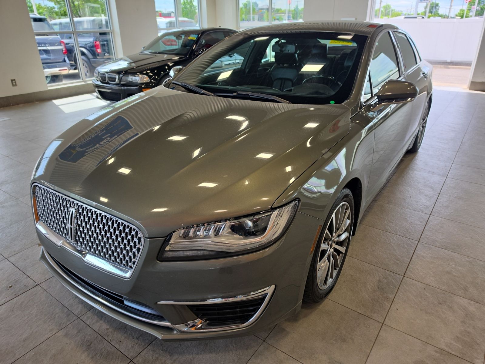Thumbnail: 2017 Lincoln MKZ - 2