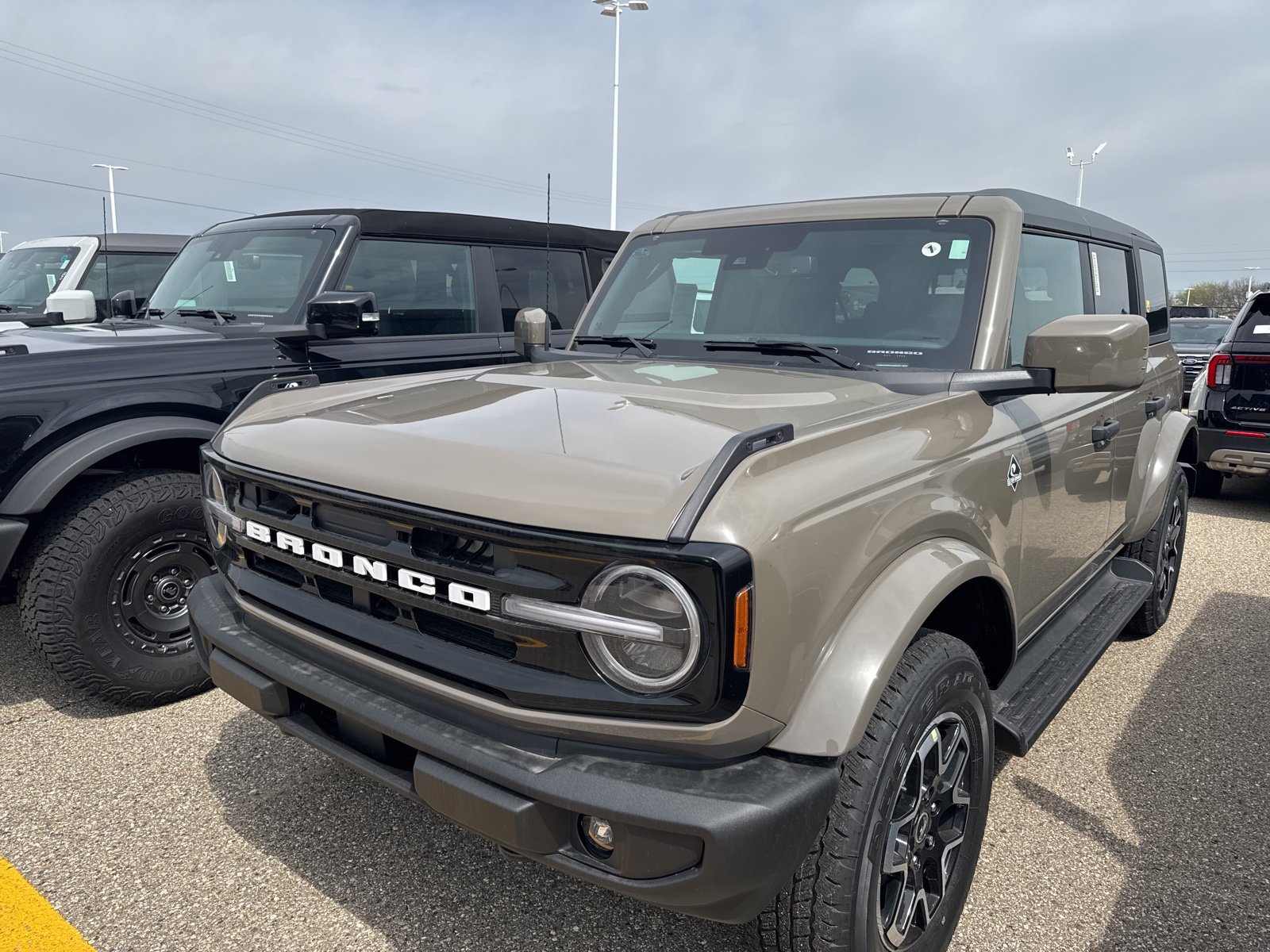 New 2026 Ford Bronco Outer Banks SUV