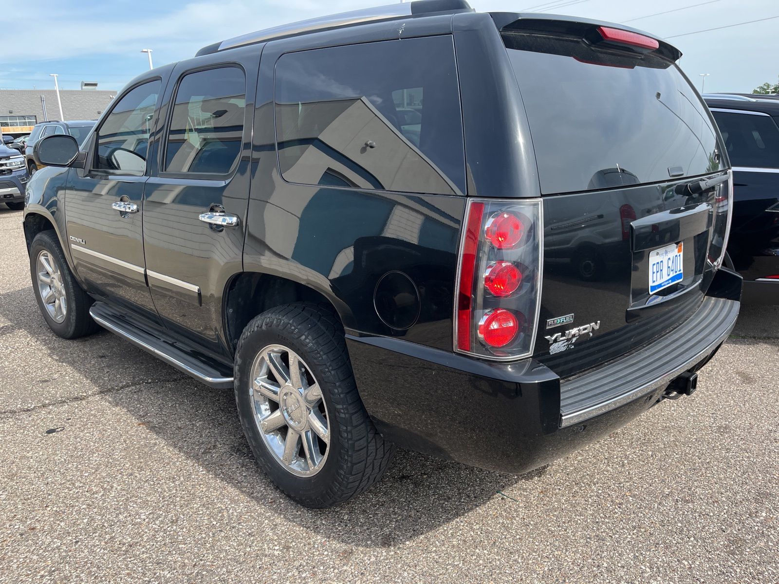 Thumbnail: 2012 GMC Yukon - 9