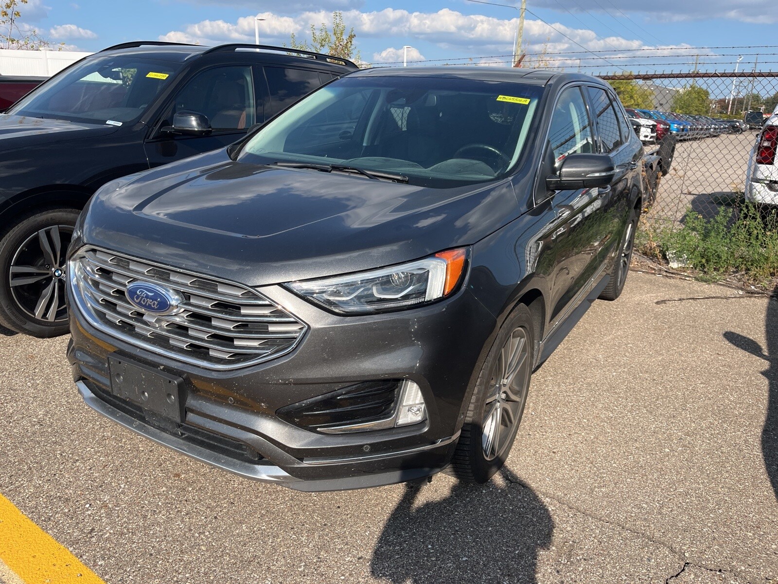 2019 Ford Edge Titanium photo 2
