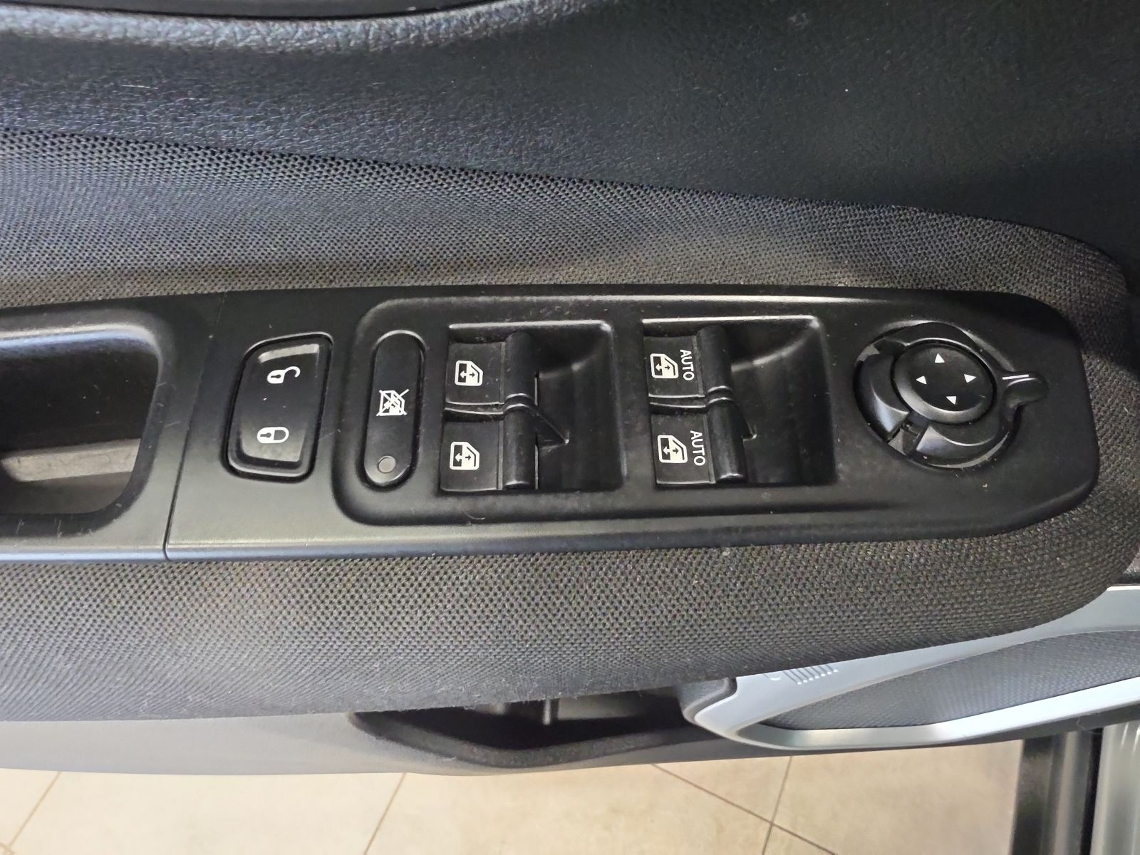Thumbnail: 2019 Jeep Renegade - 13