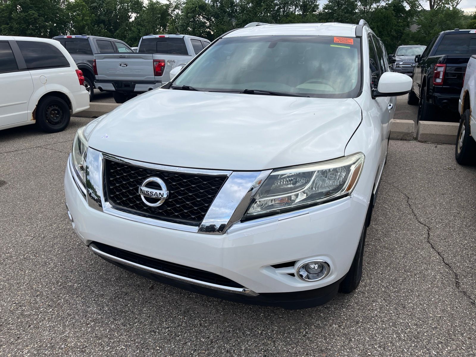 Thumbnail: 2014 Nissan Pathfinder - 3