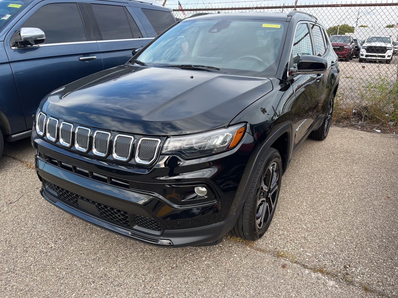 2022 Jeep Compass Limited photo 2