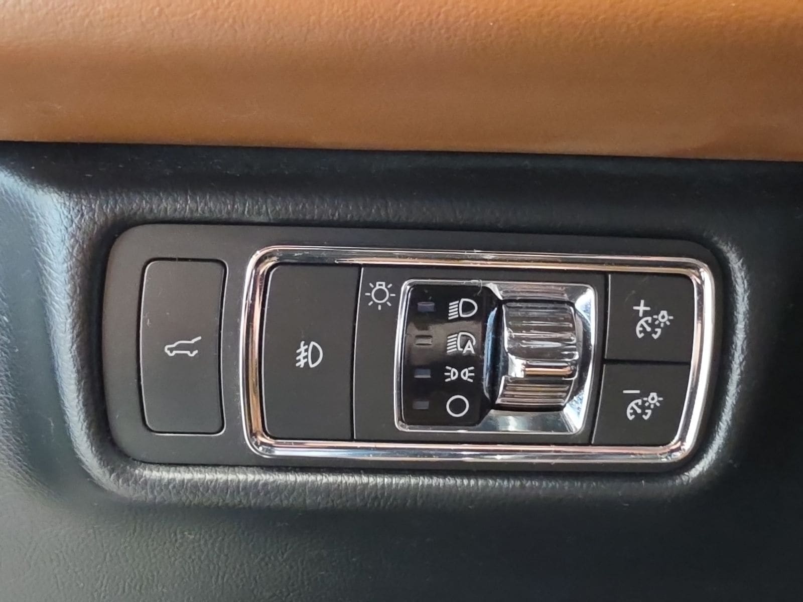 Thumbnail: 2020 Lincoln Aviator - 23