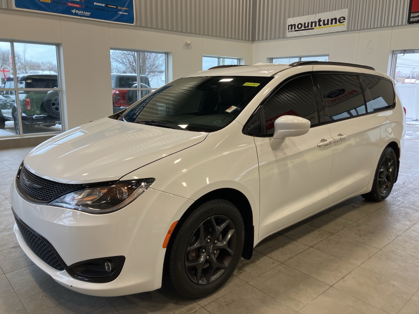 2018 Chrysler Pacifica Touring L Plus's photo