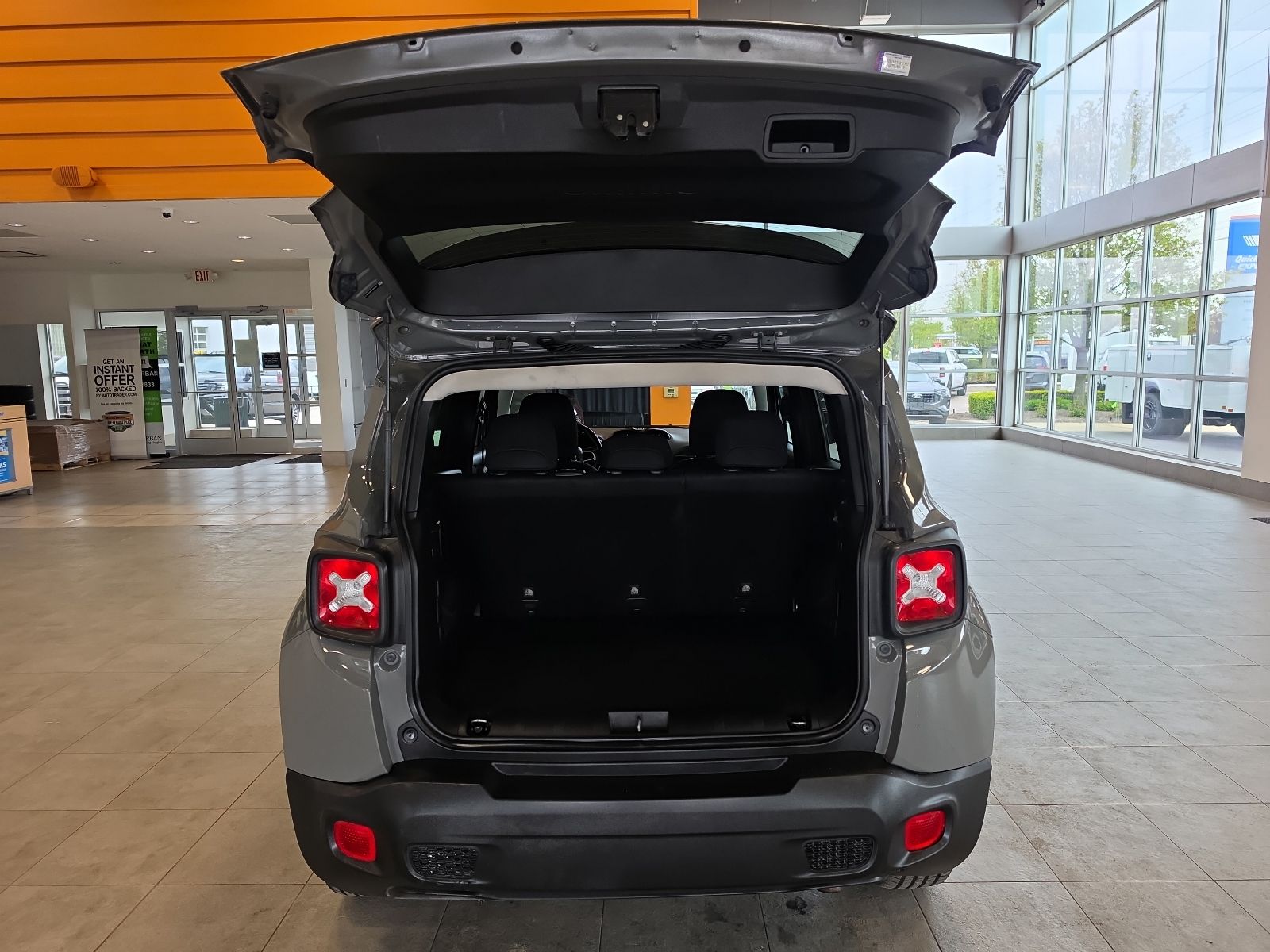 Thumbnail: 2019 Jeep Renegade - 23
