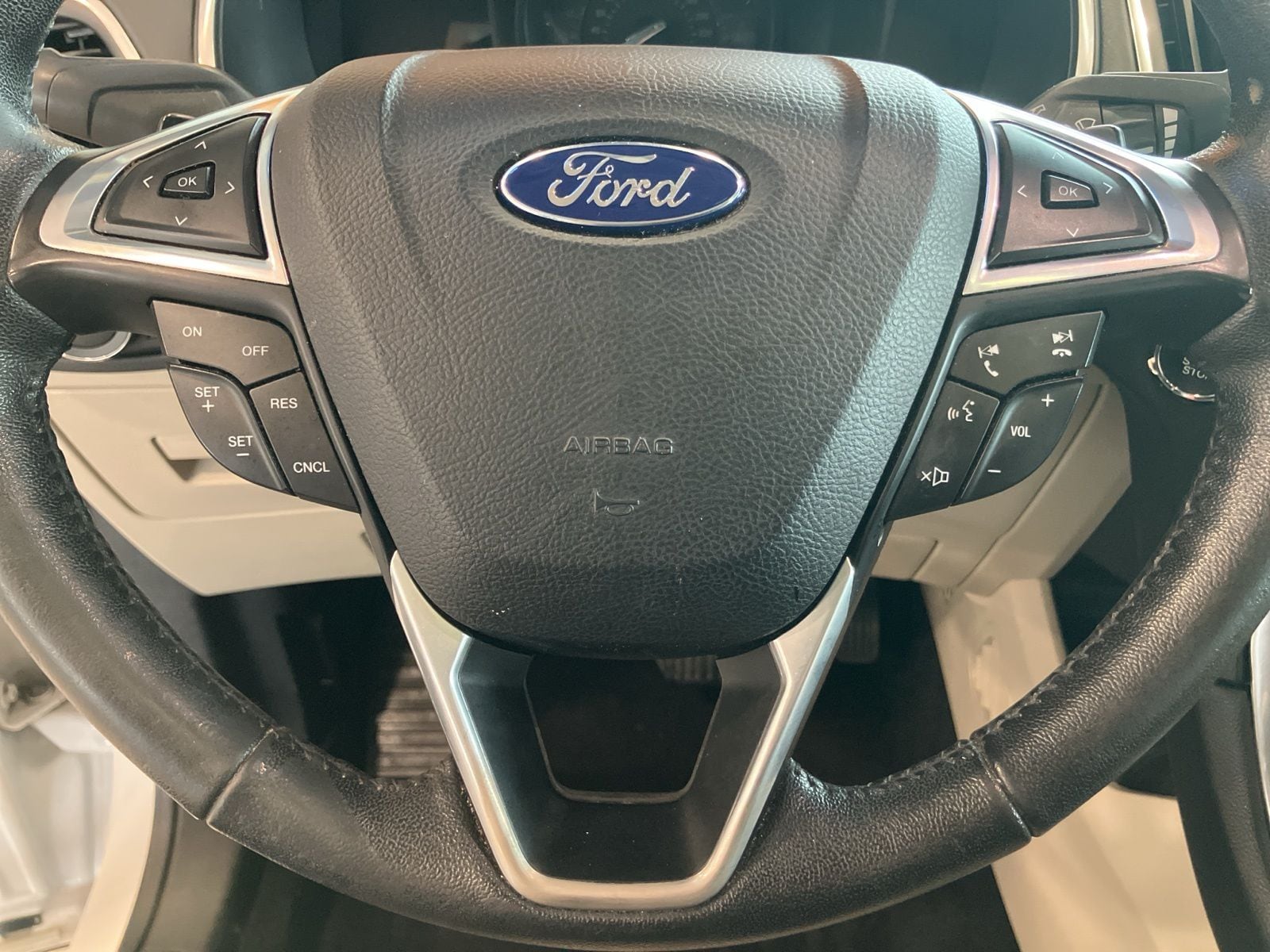 Thumbnail: 2016 Ford Edge - 18