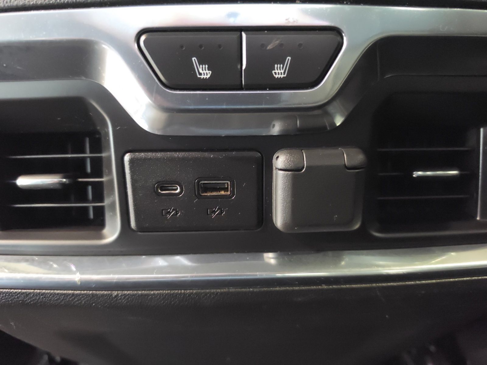 Thumbnail: 2019 Chevrolet Silverado 1500 - 32