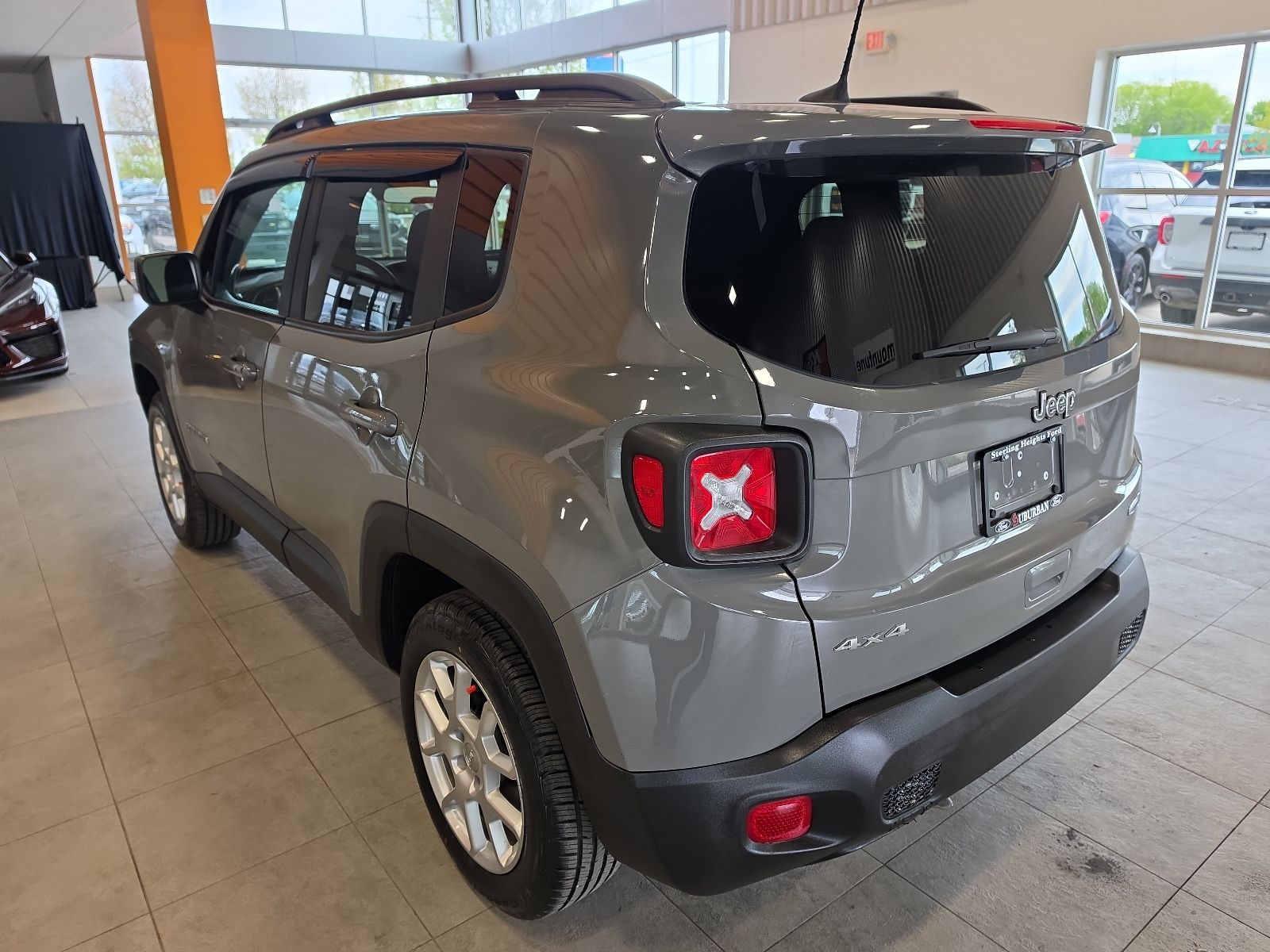 Thumbnail: 2019 Jeep Renegade - 9