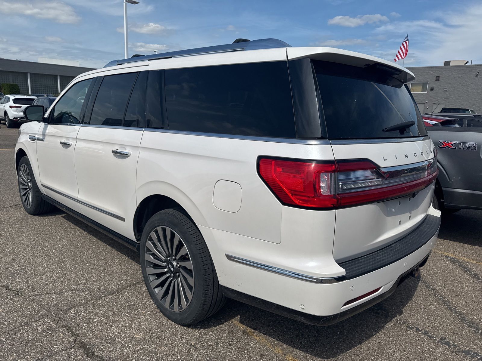 Thumbnail: 2019 Lincoln Navigator L - 19