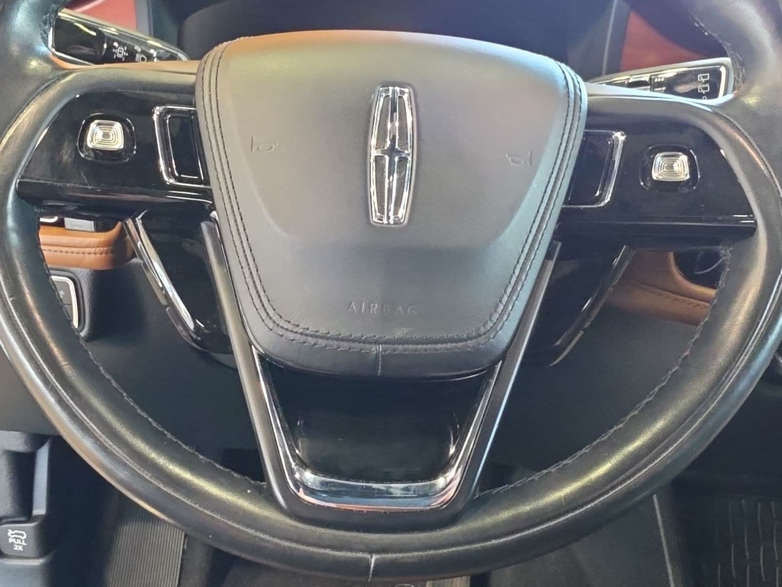 Thumbnail: 2020 Lincoln Aviator - 24