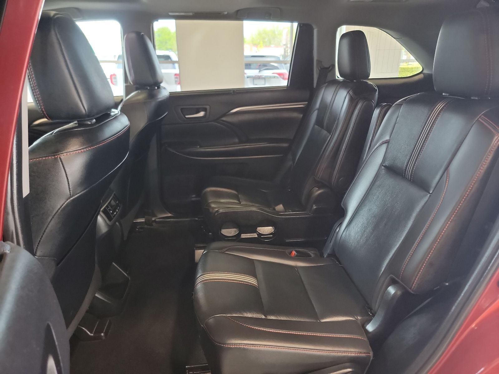 Thumbnail: 2019 Toyota Highlander - 30