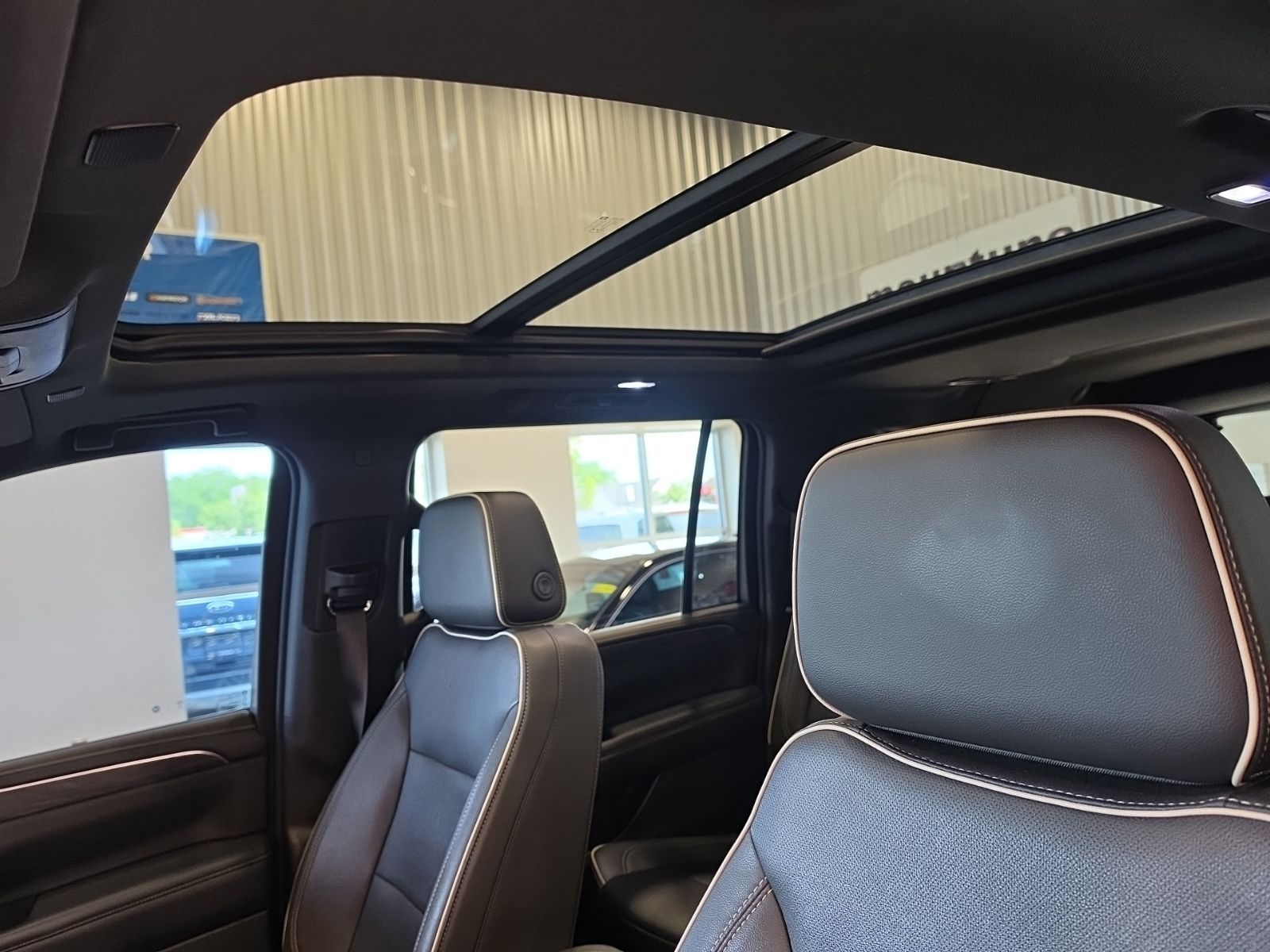 Thumbnail: 2023 GMC Yukon XL - 15
