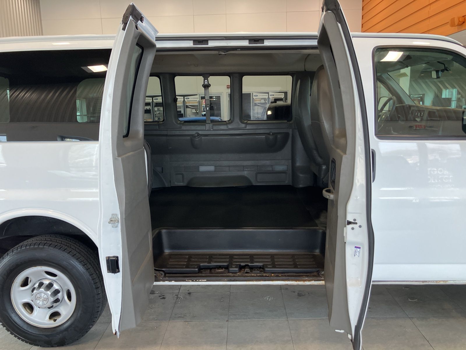 Thumbnail: 2015 Chevrolet Express - 24