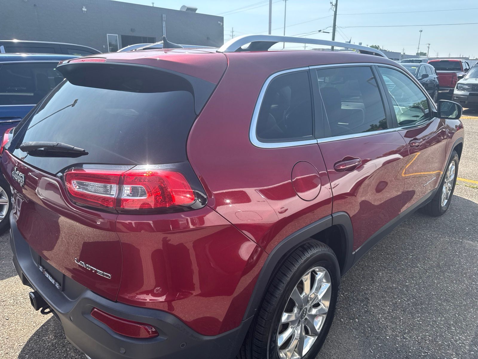 Thumbnail: 2016 Jeep Cherokee - 13