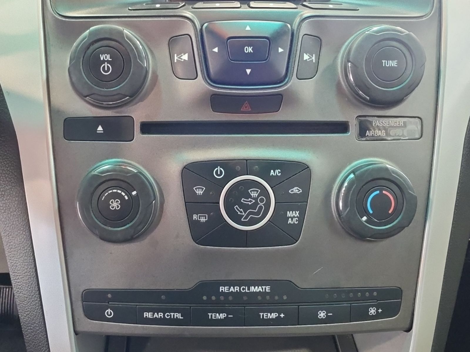 Thumbnail: 2015 Ford Explorer - 22
