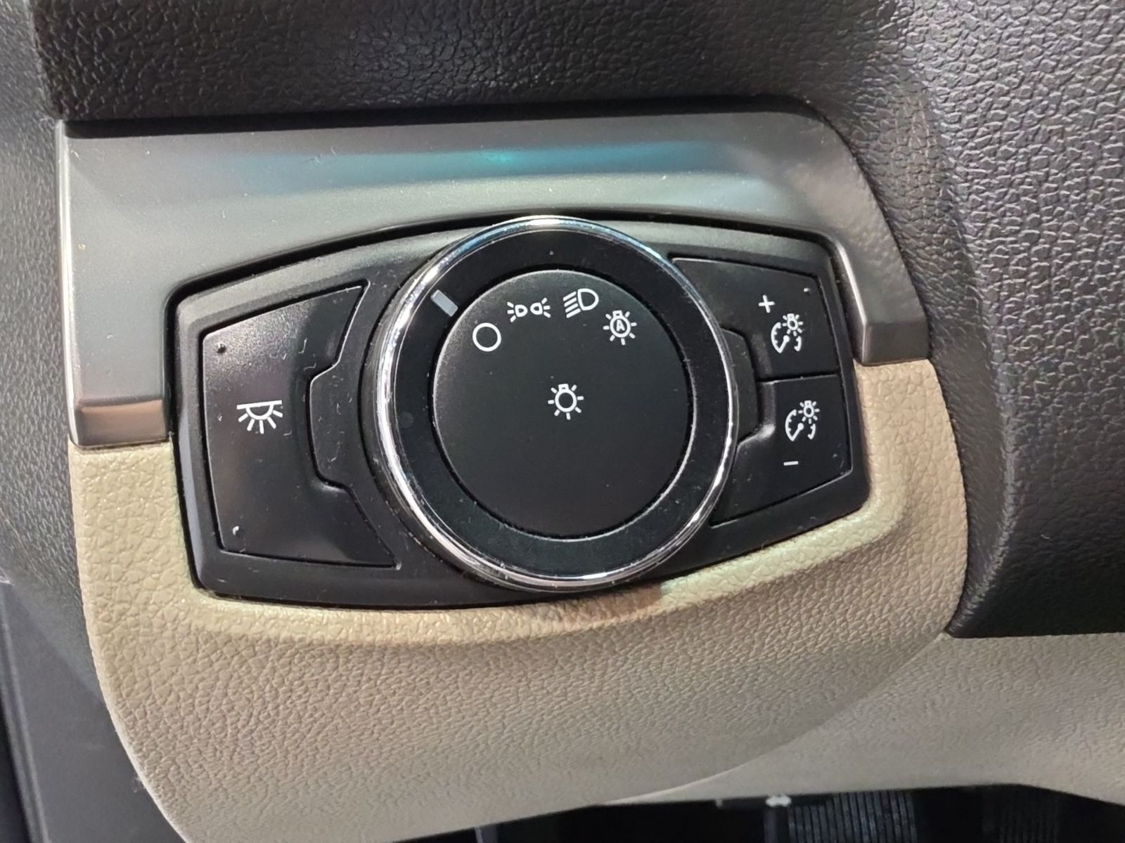 Thumbnail: 2015 Ford Explorer - 18