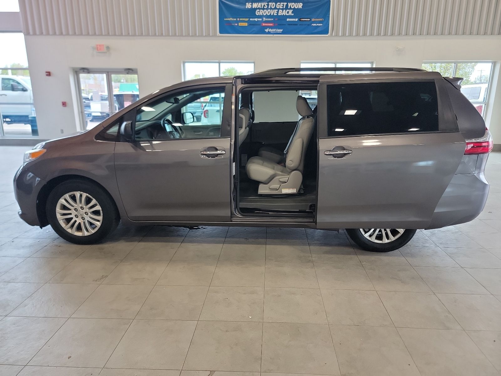 Thumbnail: 2016 Toyota Sienna - 35