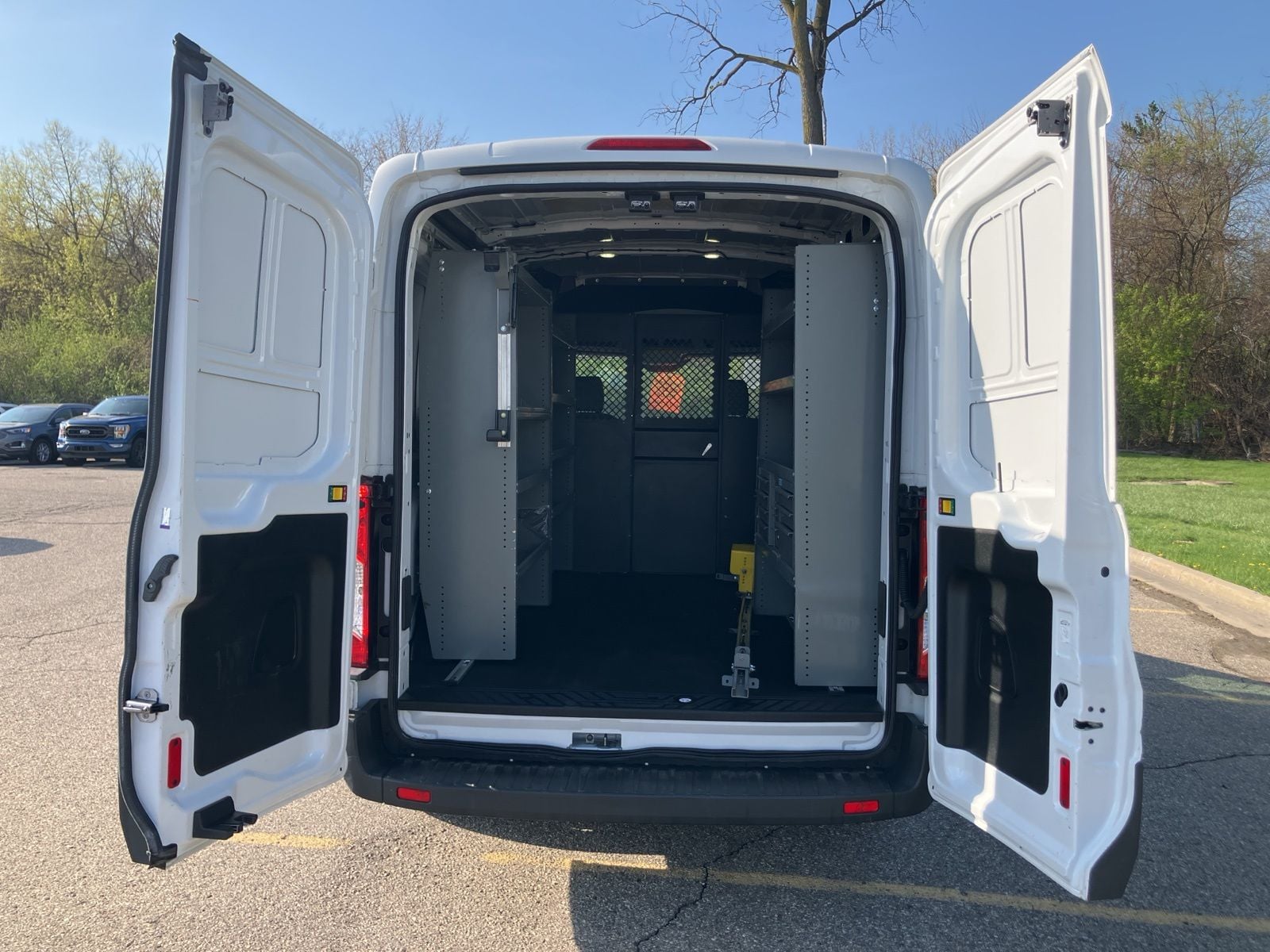 Thumbnail: 2017 Ford Transit Series - 25
