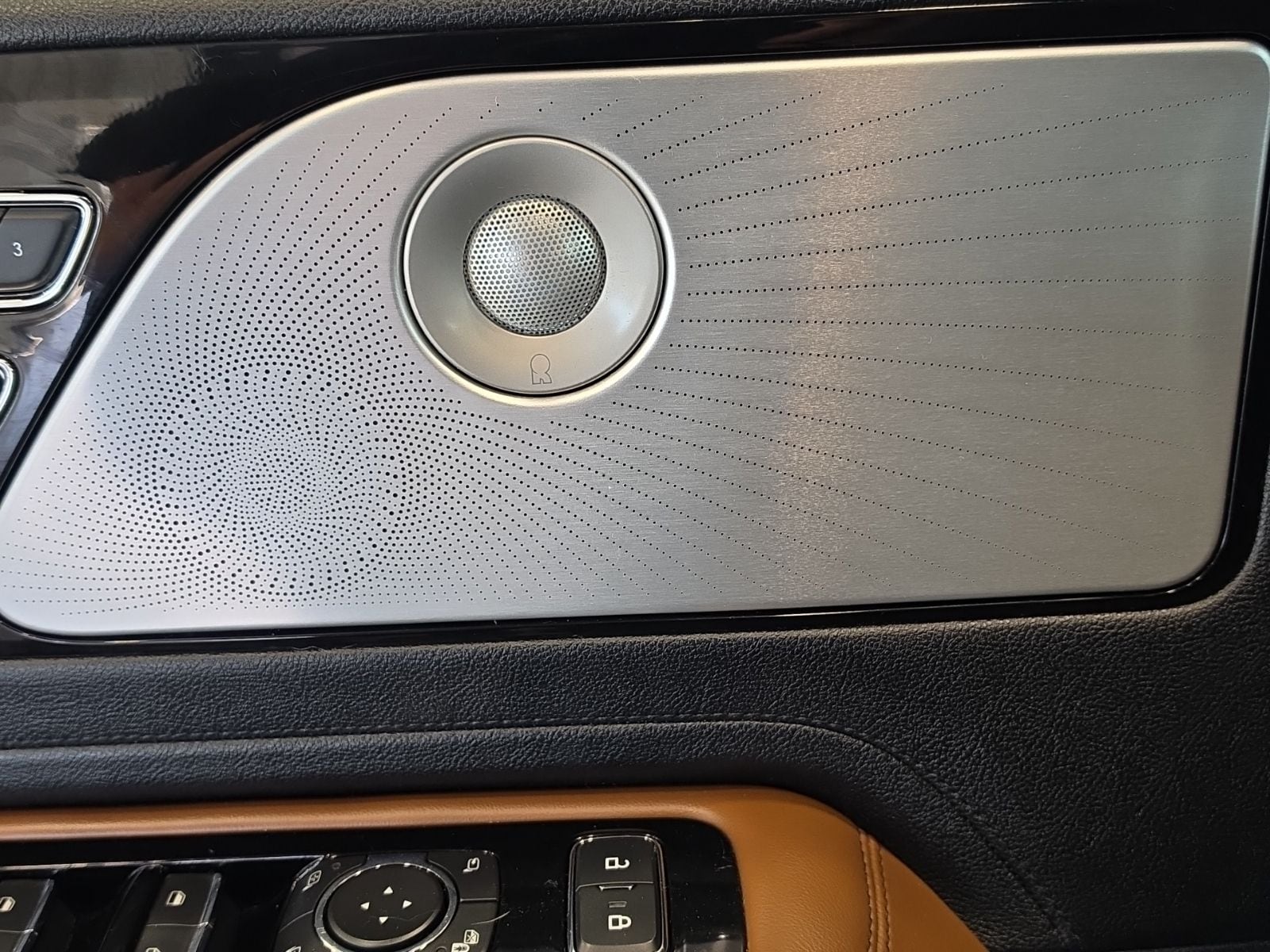 Thumbnail: 2020 Lincoln Aviator - 21