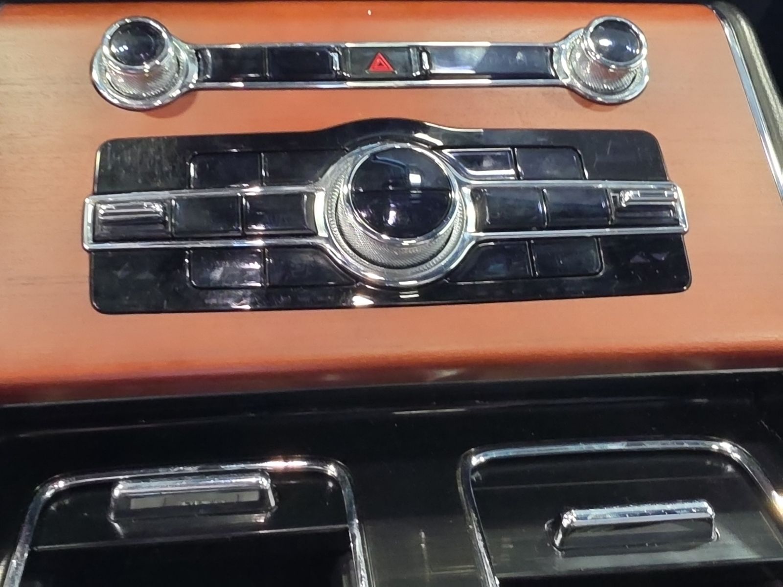 Thumbnail: 2020 Lincoln Aviator - 28