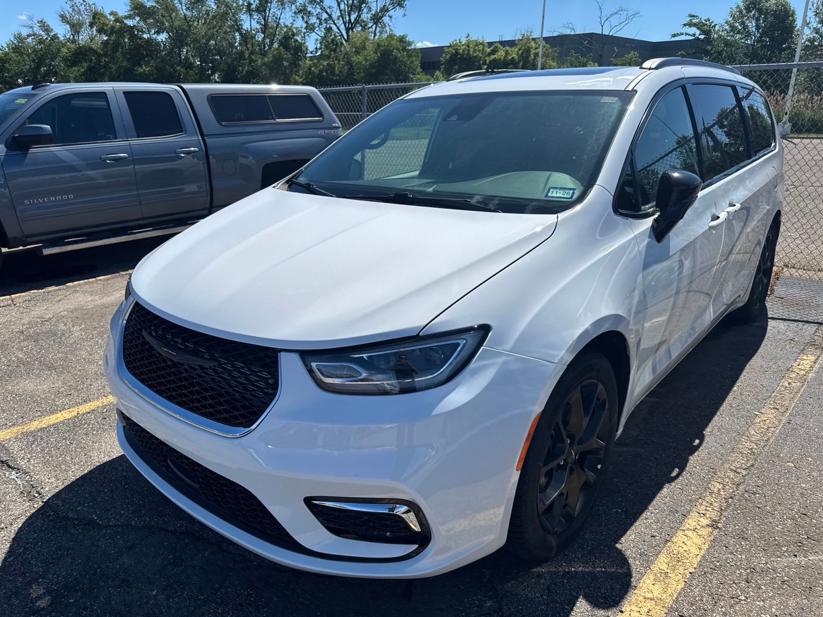 Thumbnail: 2025 Chrysler Pacifica - 2