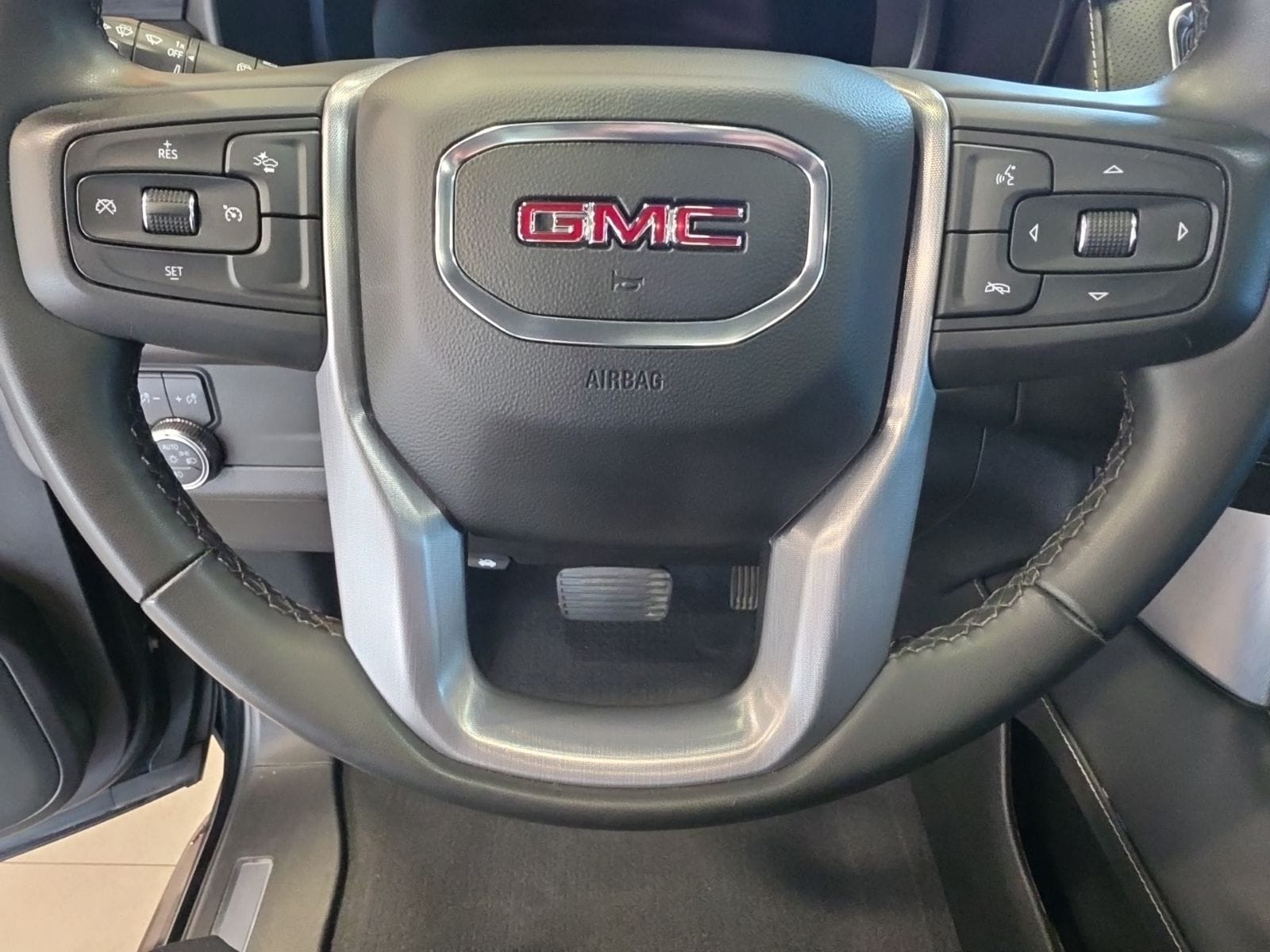 Thumbnail: 2023 GMC Yukon XL - 23