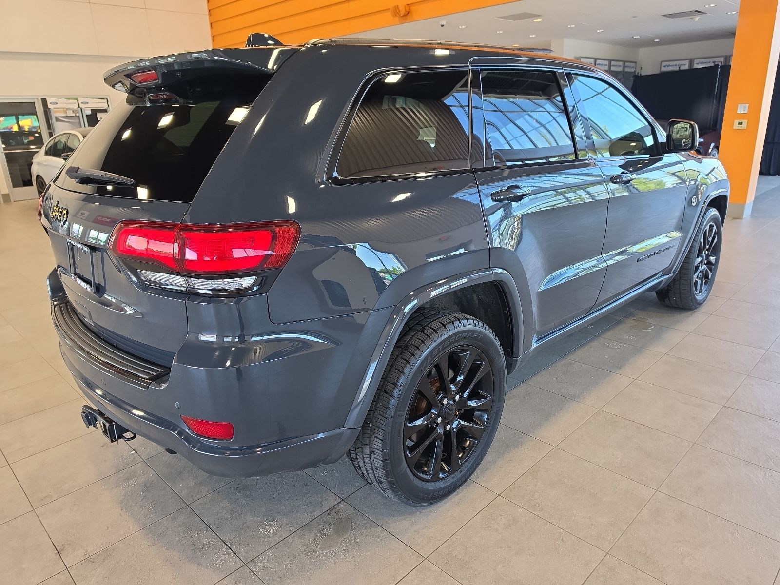 Thumbnail: 2018 Jeep Grand Cherokee - 7