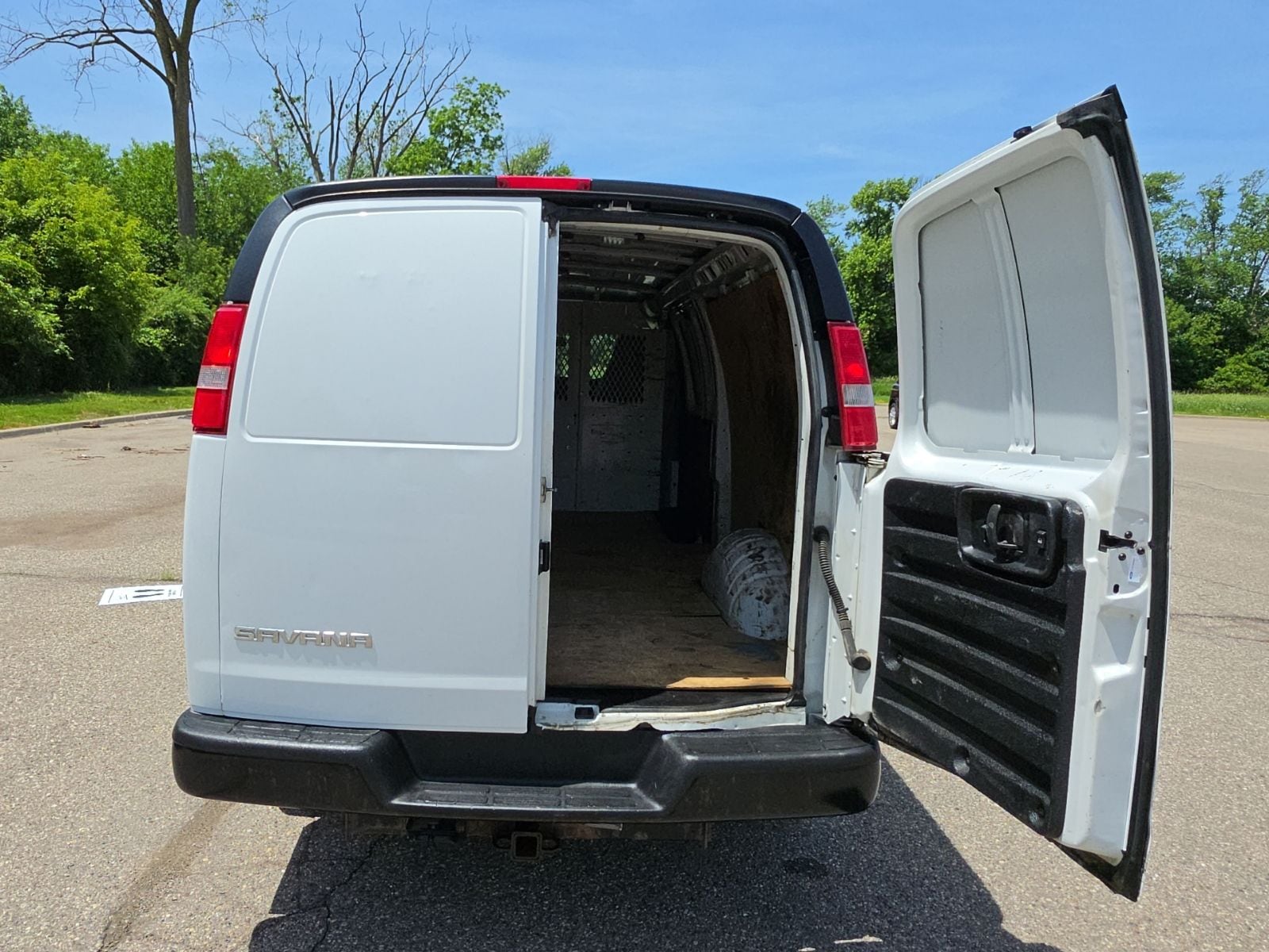 Thumbnail: 2017 GMC Savana - 31
