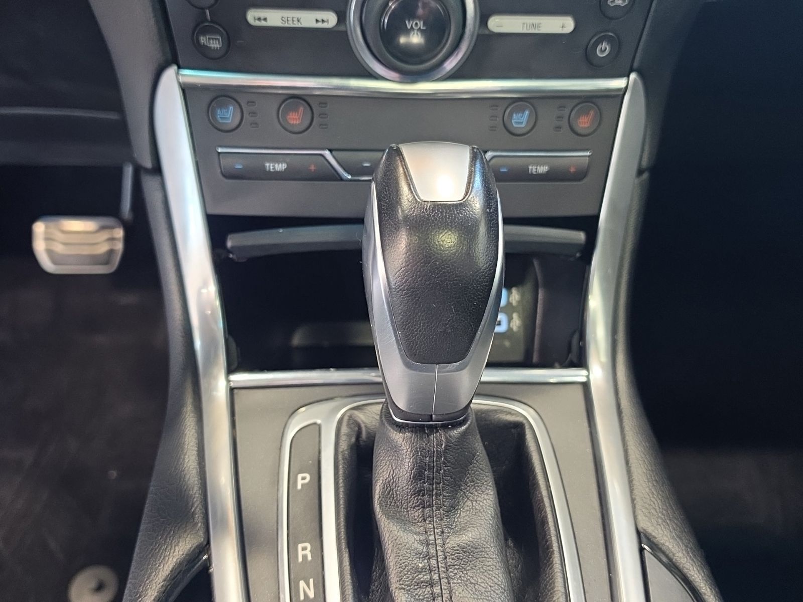 Thumbnail: 2016 Ford Edge - 25