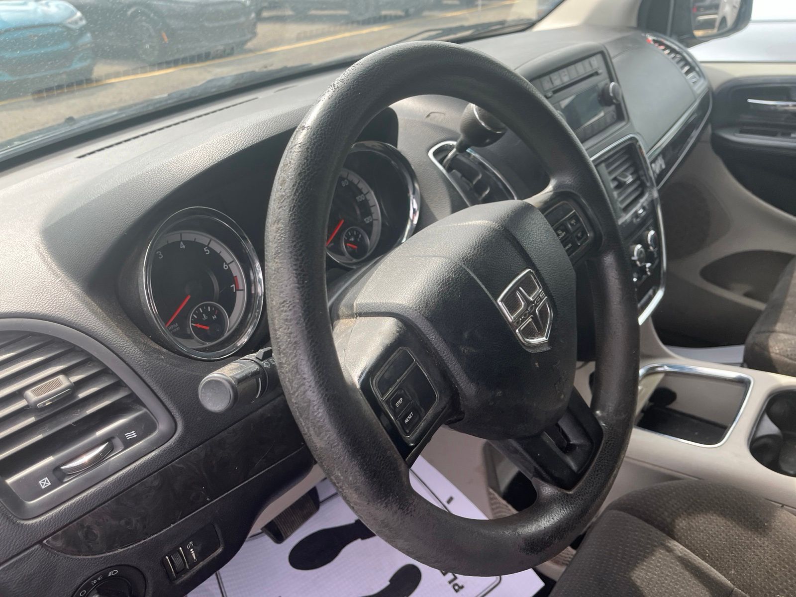 Thumbnail: 2012 Dodge Grand Caravan - 25