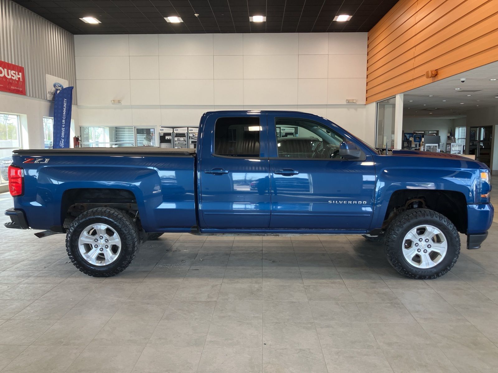 Thumbnail: 2018 Chevrolet Silverado 1500 - 4