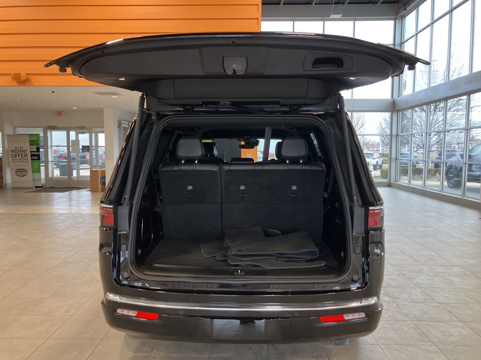 Thumbnail: 2024 Jeep Wagoneer - 28