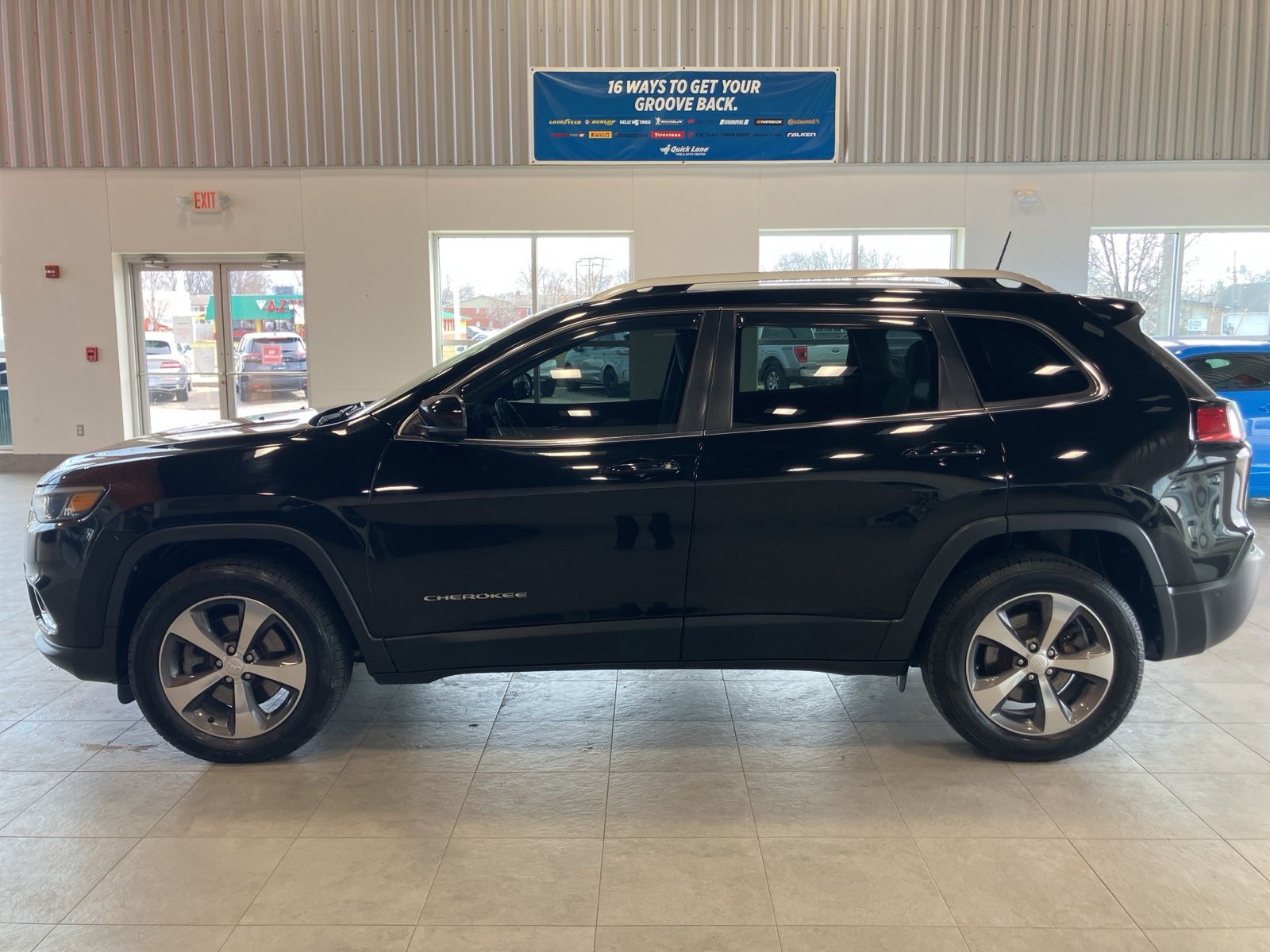 Thumbnail: 2019 Jeep Cherokee - 8