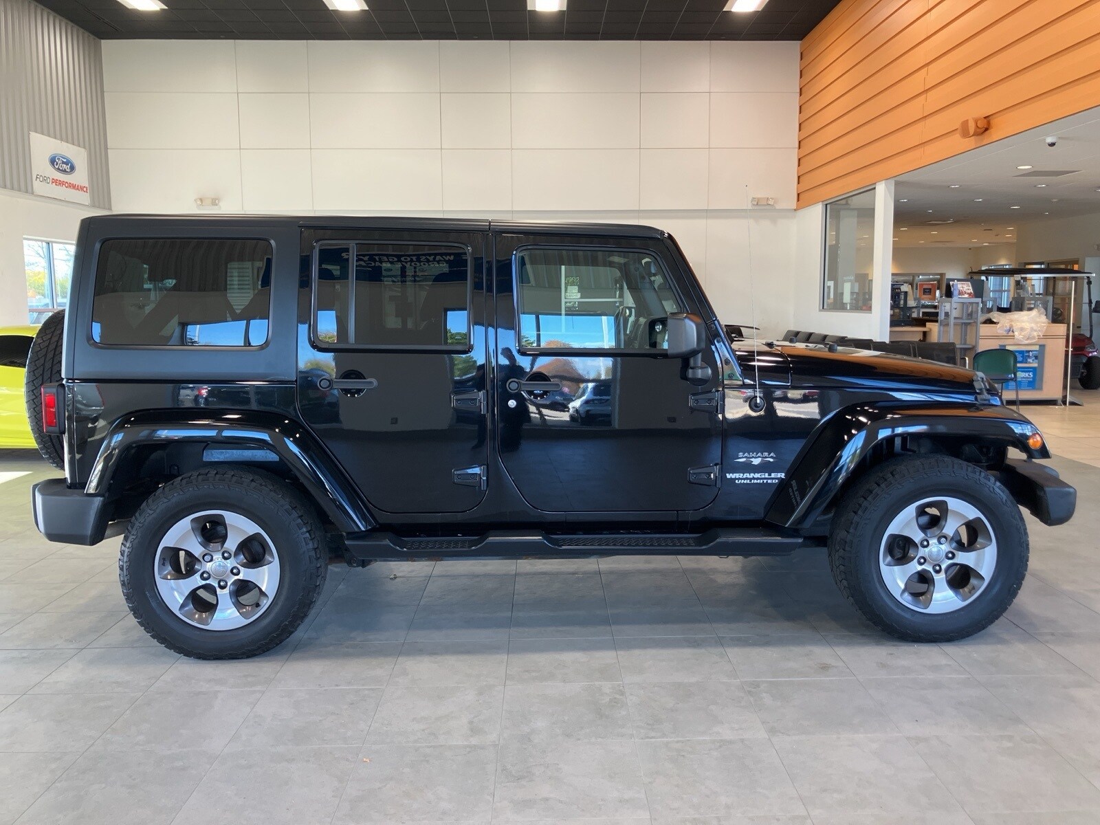 2016 Jeep Wrangler Unlimited Sahara photo 4
