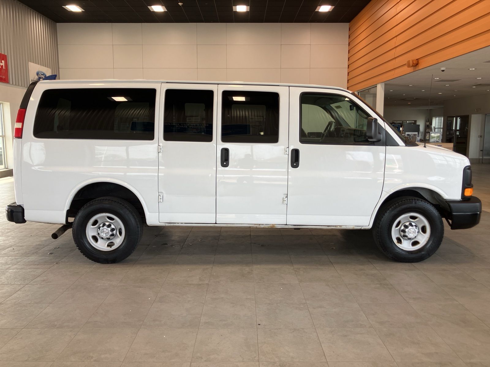 Thumbnail: 2015 Chevrolet Express - 4