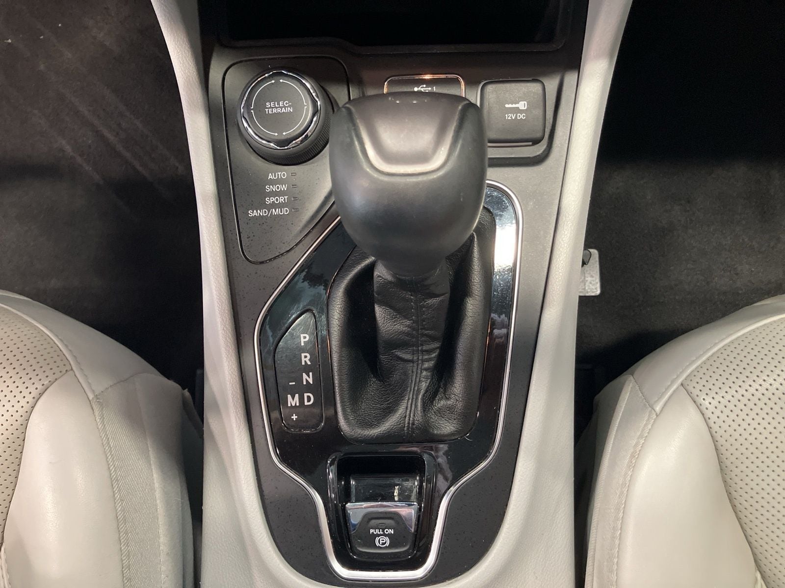 Thumbnail: 2019 Jeep Cherokee - 16