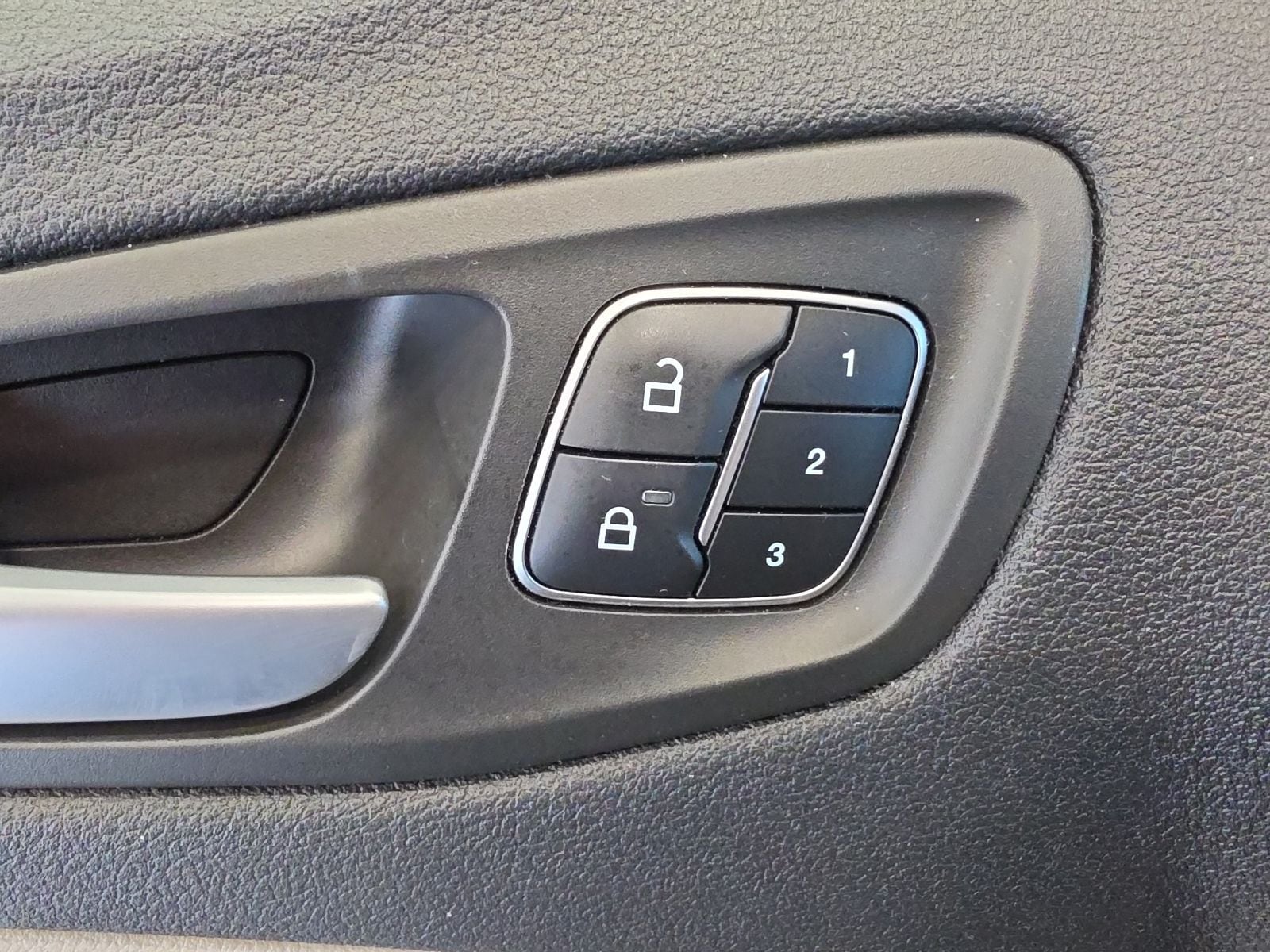Thumbnail: 2018 Ford Escape - 17