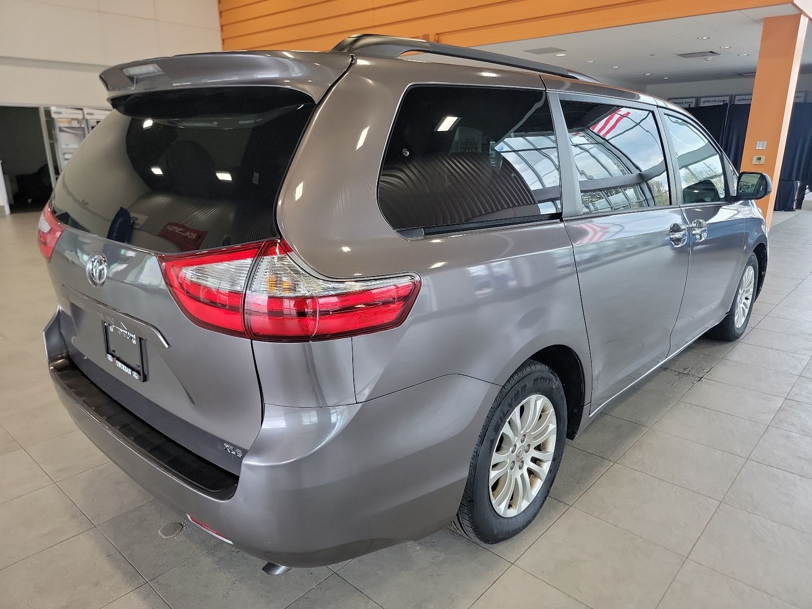Thumbnail: 2016 Toyota Sienna - 7