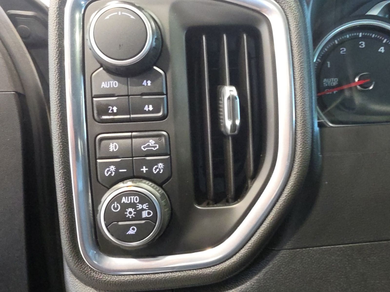 Thumbnail: 2019 Chevrolet Silverado 1500 - 22