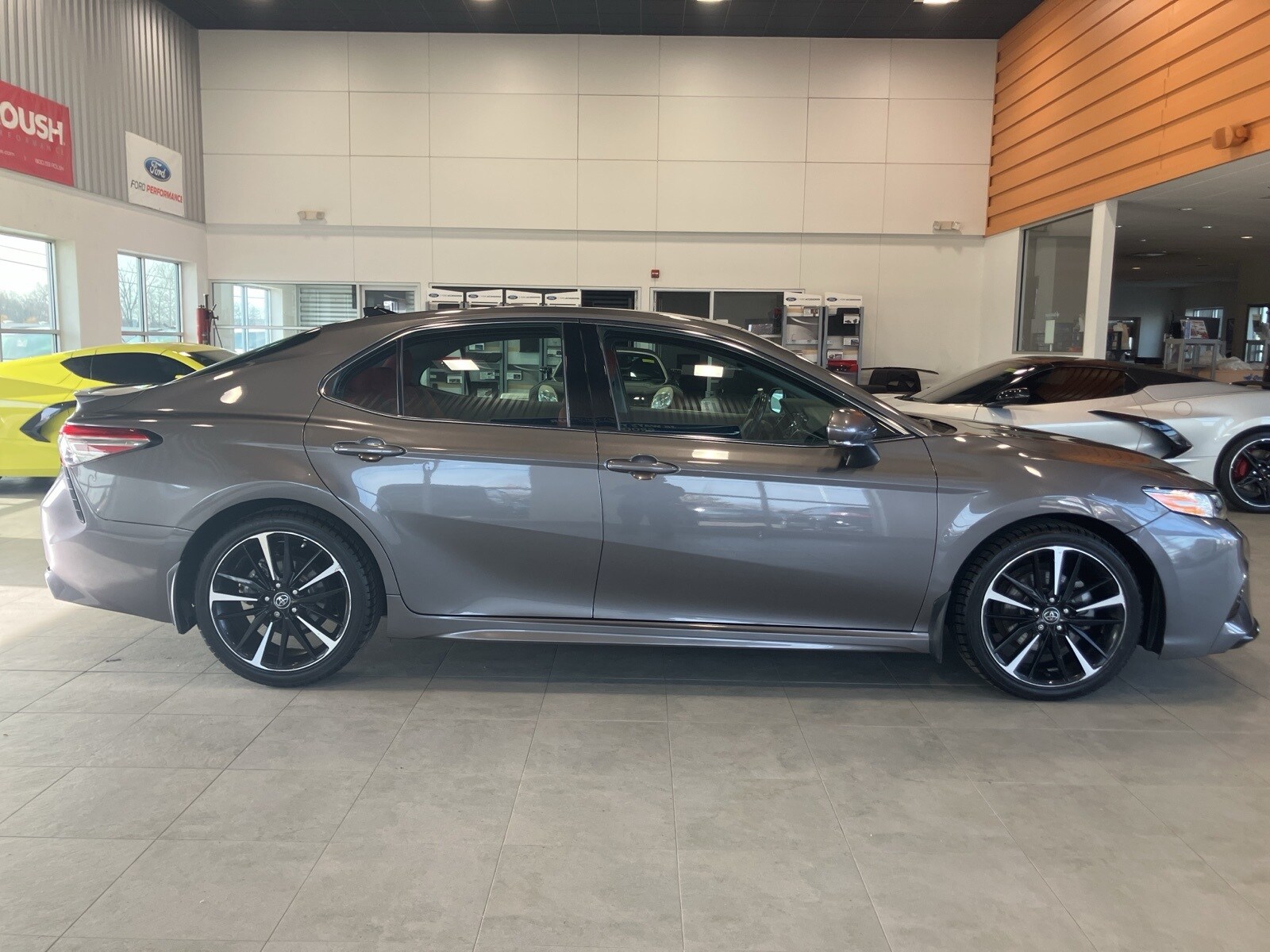 2019 Toyota Camry XSE photo 4