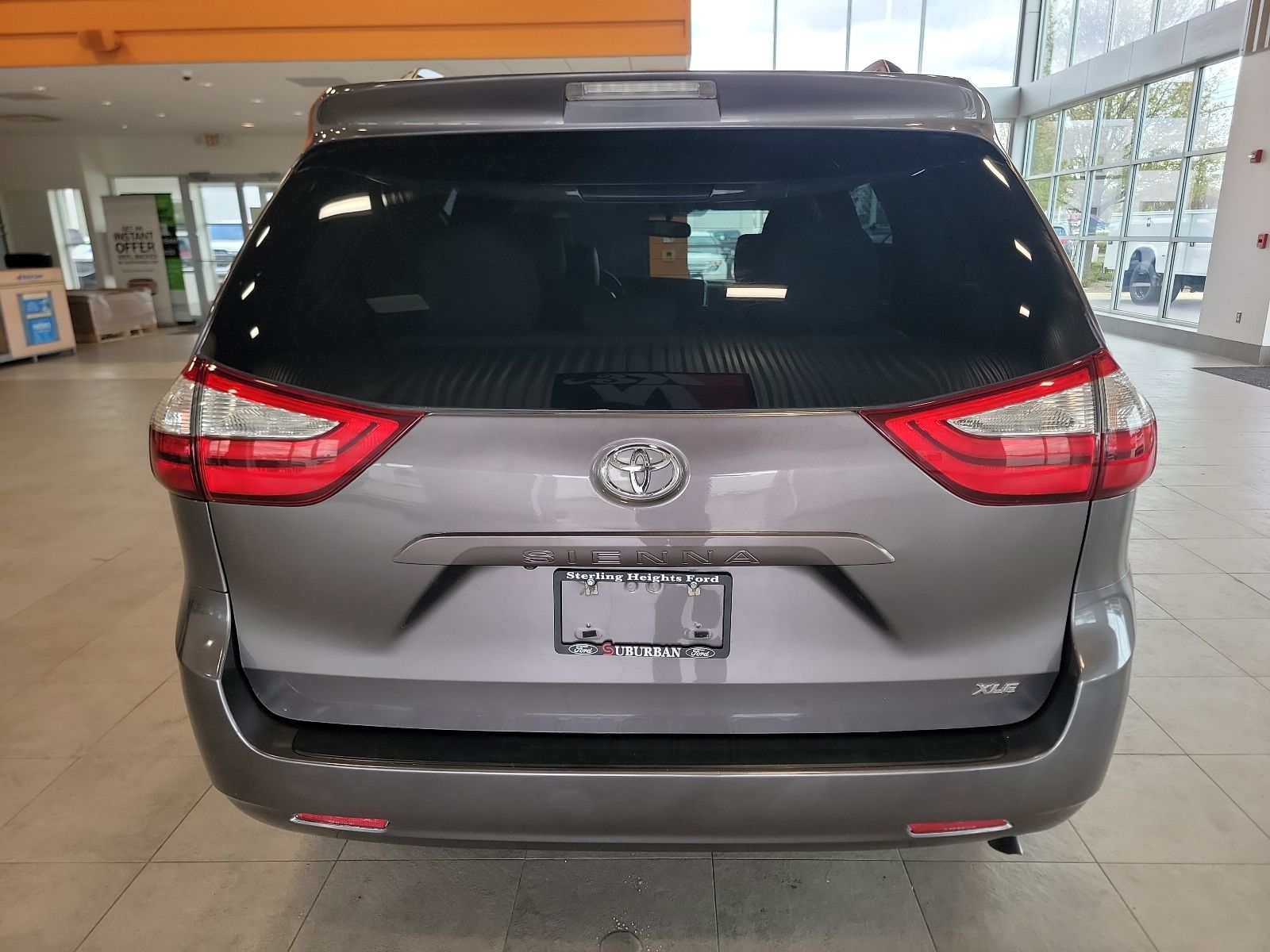 Thumbnail: 2016 Toyota Sienna - 9