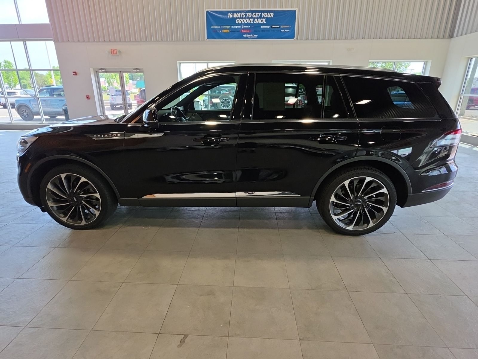 Thumbnail: 2020 Lincoln Aviator - 12