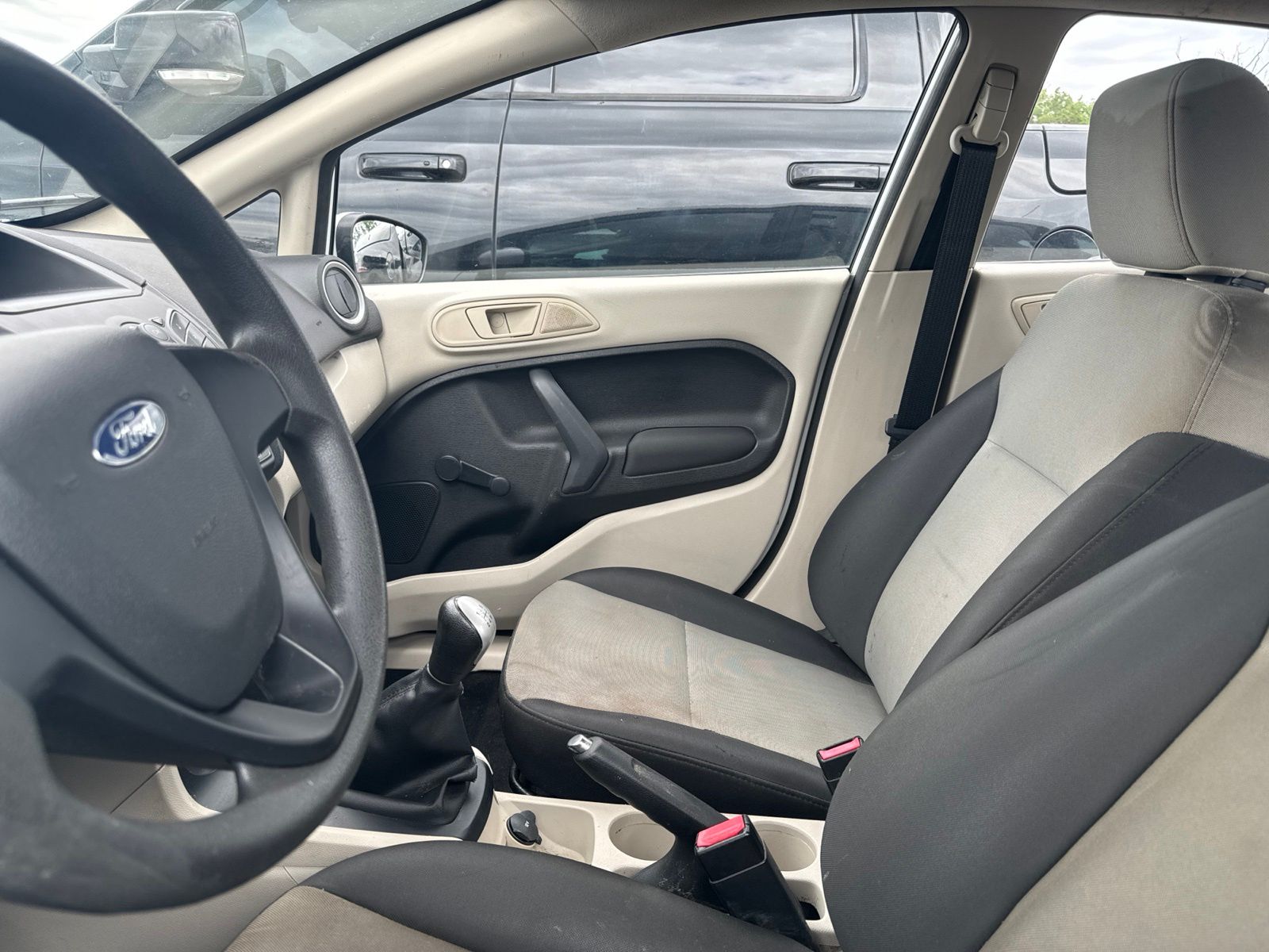 Thumbnail: 2013 Ford Fiesta - 32