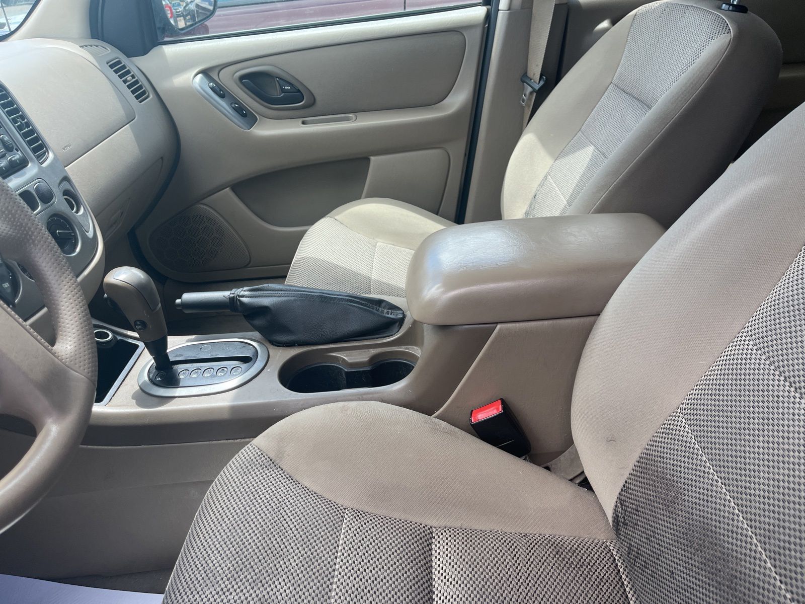 Thumbnail: 2005 Ford Escape - 22