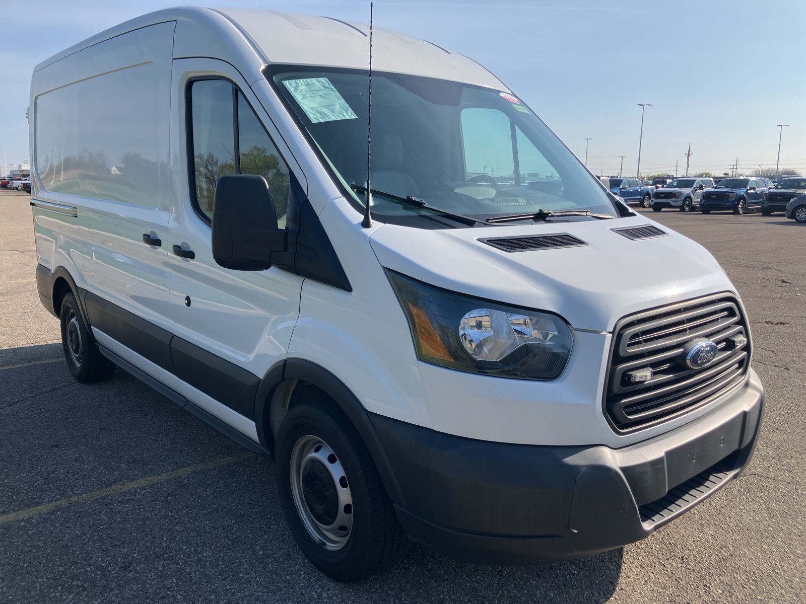 Thumbnail: 2017 Ford Transit Series - 3