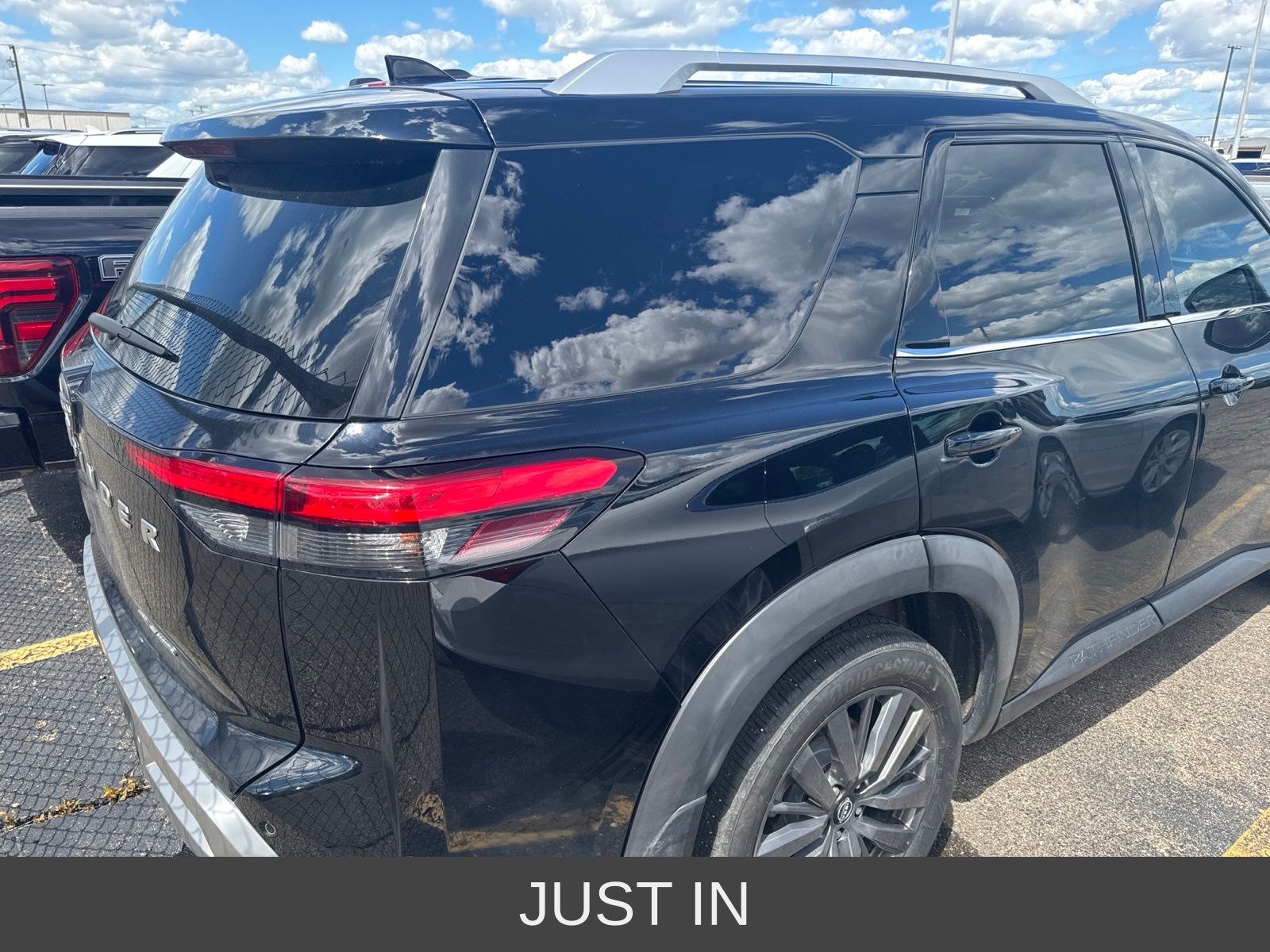Thumbnail: 2022 Nissan Pathfinder - 12