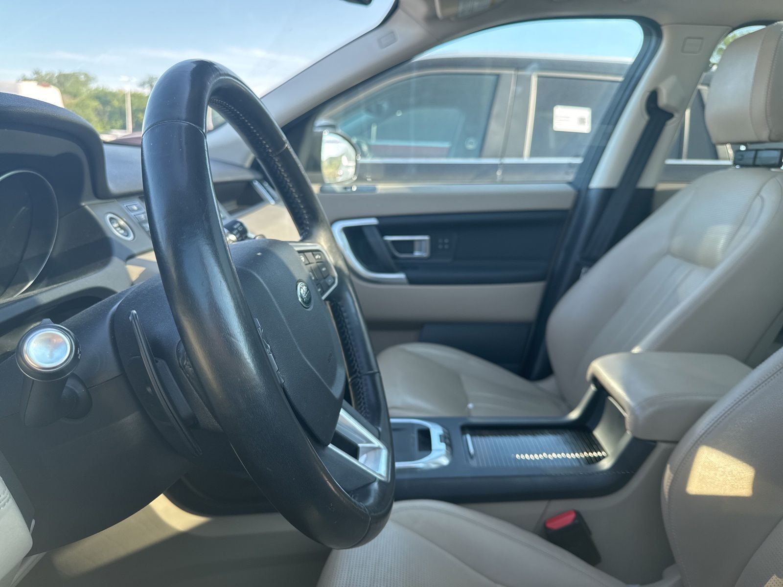 Thumbnail: 2019 Land Rover Discovery Sport - 32