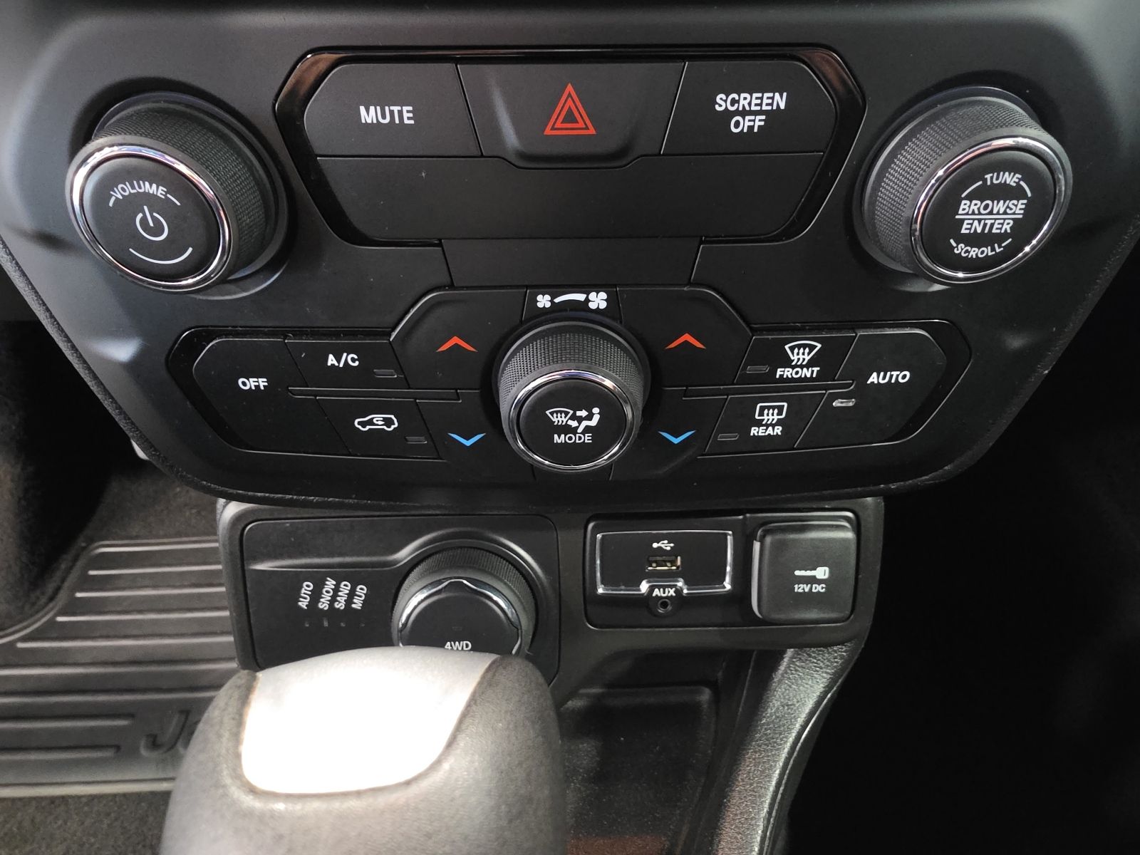 Thumbnail: 2019 Jeep Renegade - 18
