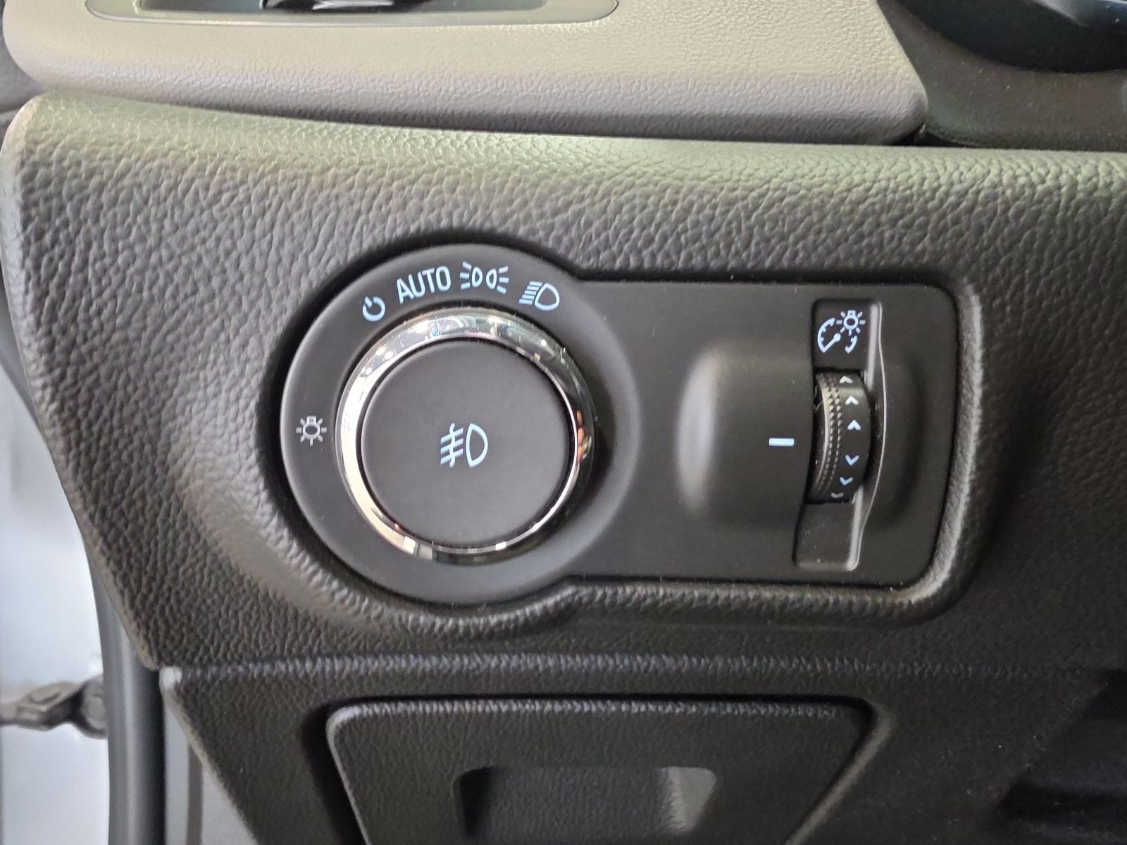 Thumbnail: 2016 Buick Verano - 20